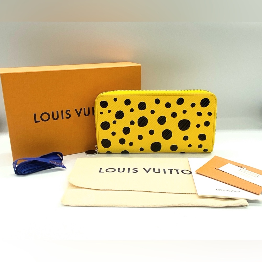 ⭐️LTD⭐️ Louis Vuitton X Yayoi Kusama Yellow and Black Epi Infinity Dot Wallet